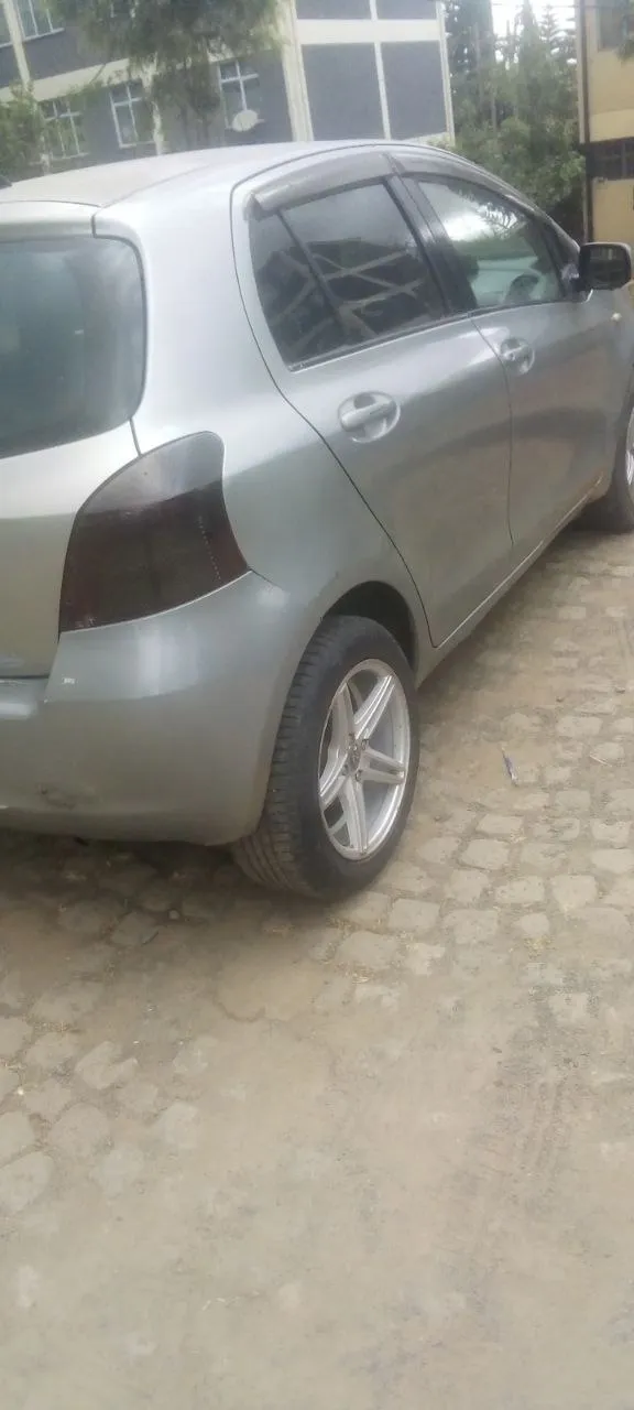 Toyota Yaris Vitz 2006 – photo 3