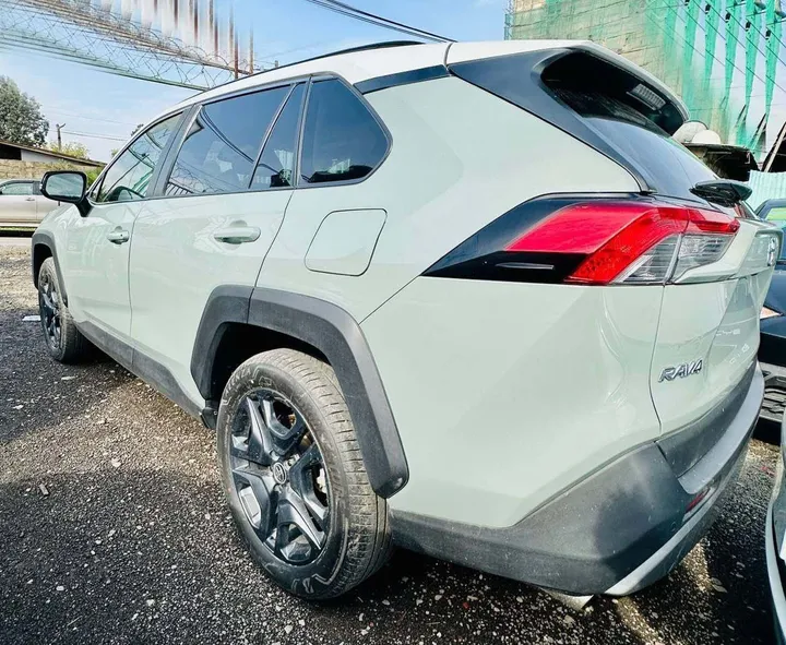 Toyota RAV4 Hybrid 2023 SUV – photo 6