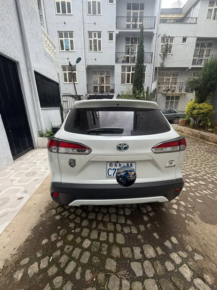 2024 Toyota Corolla Cross Hybrid – photo 5