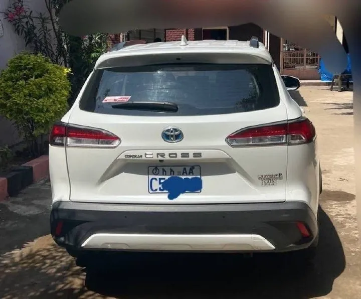 Toyota Corolla Cross Hybrid 2022 – photo 4
