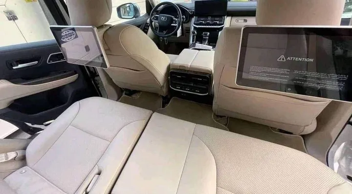 Toyota Land Cruiser VXR 2023 – photo 6