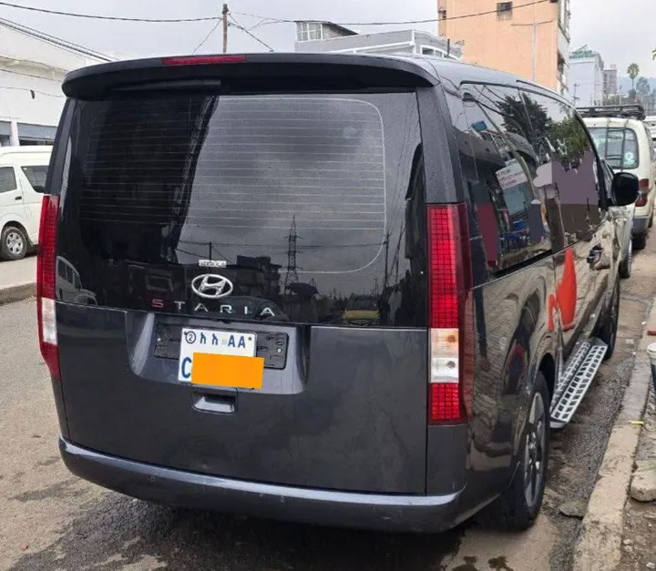 Hyundai Staria 2023 Automatic – photo 5