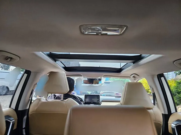 Toyota Rav4 2021 SUV – photo 5