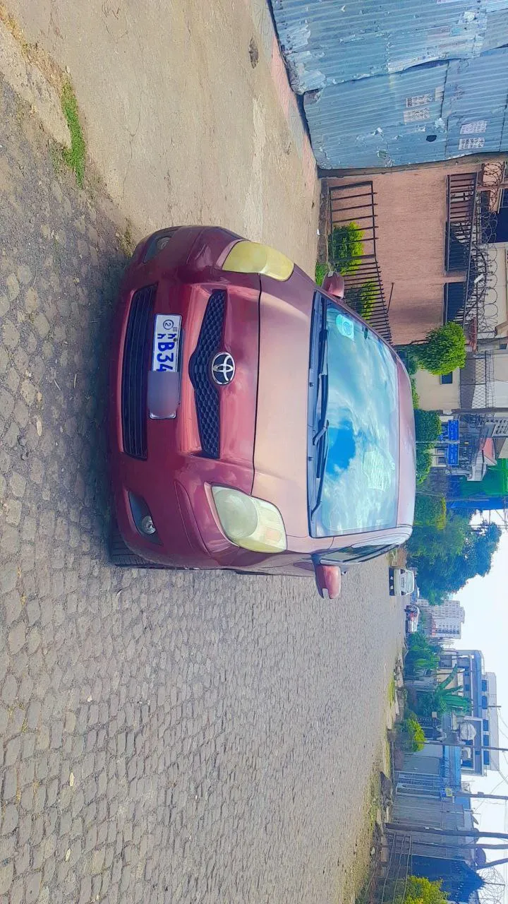 Toyota Yaris Compact 2010 Automatic – photo 3