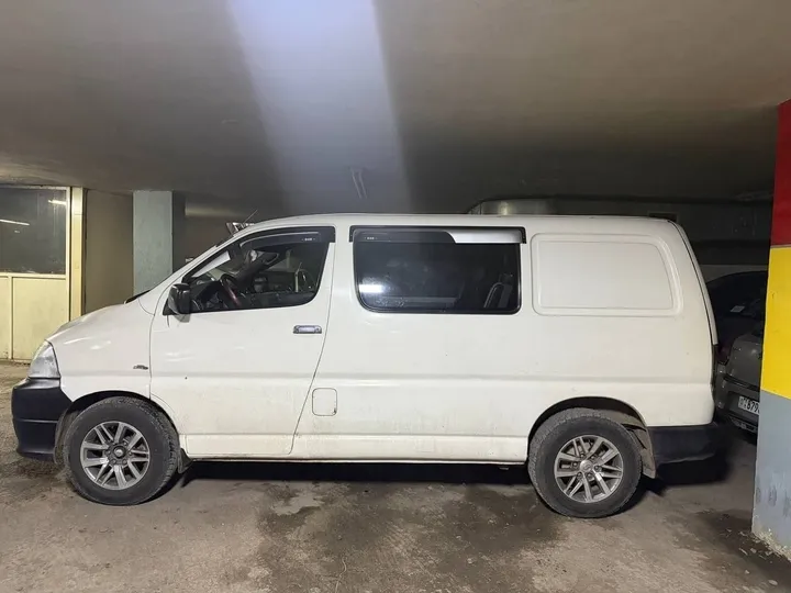 Toyota Hiace 2009 Diesel Manual – photo 5