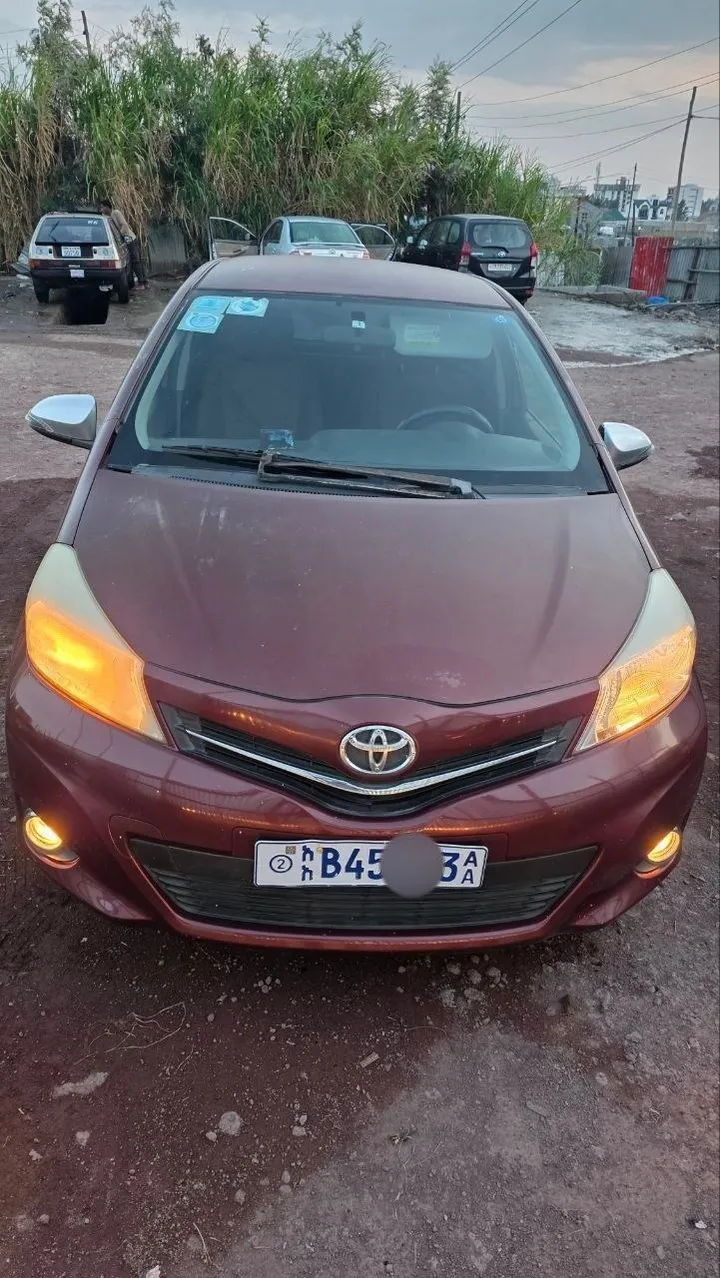 Toyota Compact 2011 Automatic – photo 3