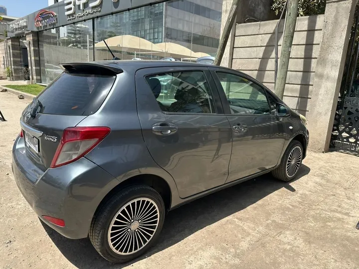 Toyota Yaris Compact 2011 Automatic – photo 3
