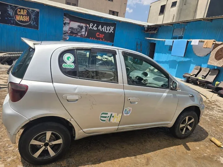 Toyota Vitz 2001 Automatic 1.0L – photo 4
