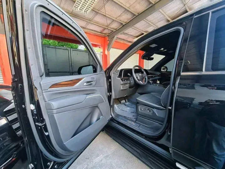 2022 Cadillac Escalade Luxury – photo 3