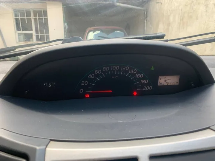 Toyota Yaris Compact 2009 – photo 3