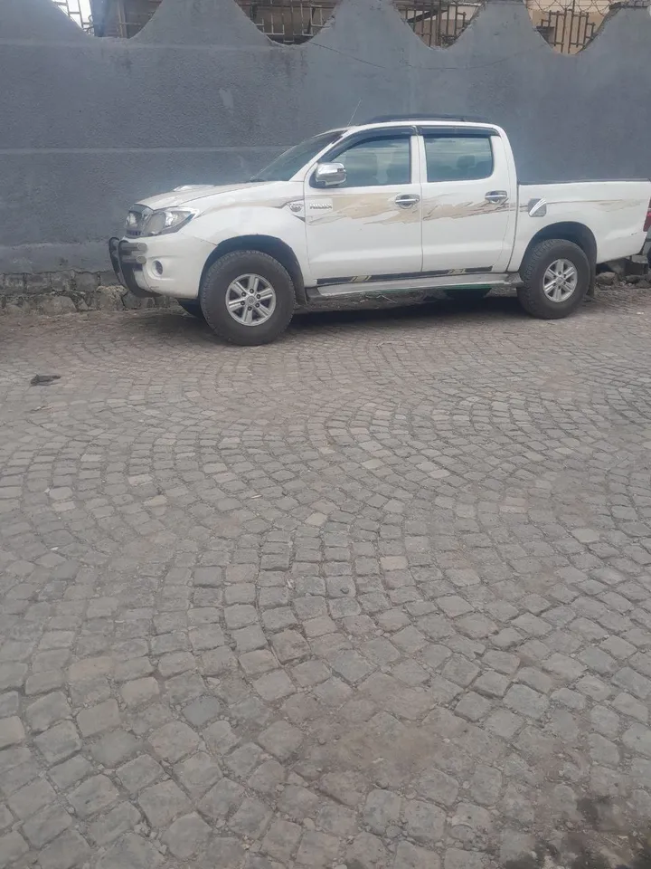 Toyota Hilux 2011 Pickup – photo 3