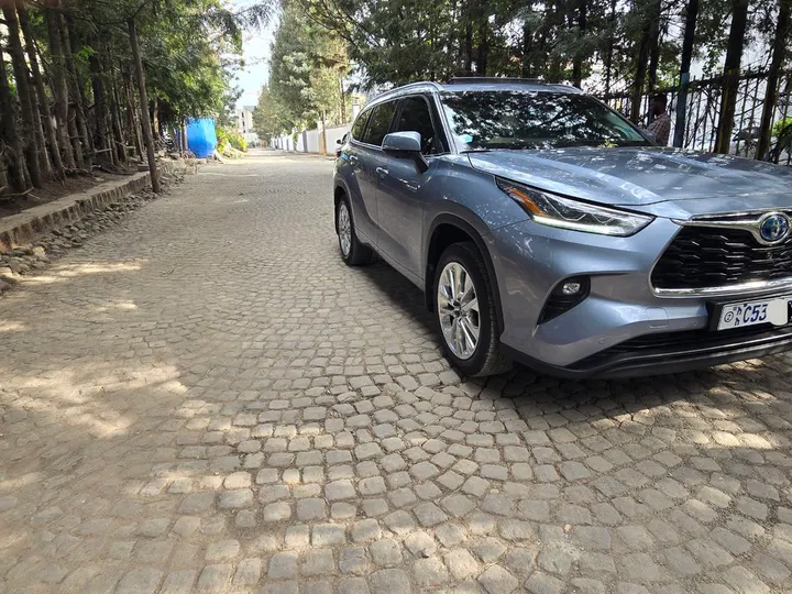 2024 Toyota Highlander Hybrid Limited – photo 4