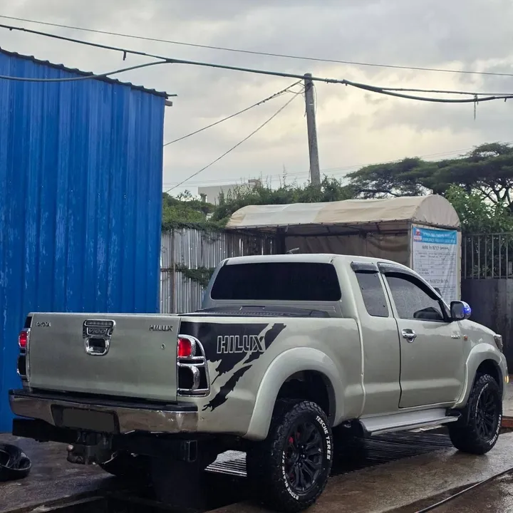 Toyota Hilux Double Cab Pickup – photo 4