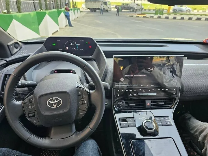 Toyota BZ4X EV 2WD Ultra – photo 3