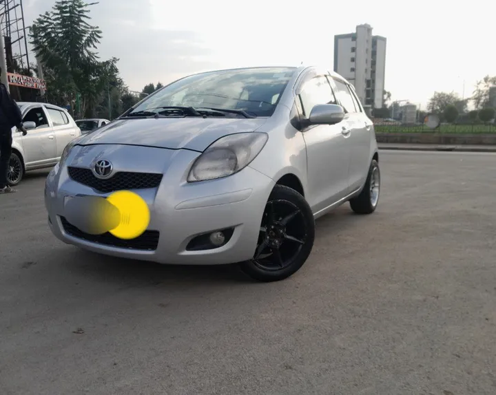 Toyota Yaris Compact 2010 Automatic – photo 4