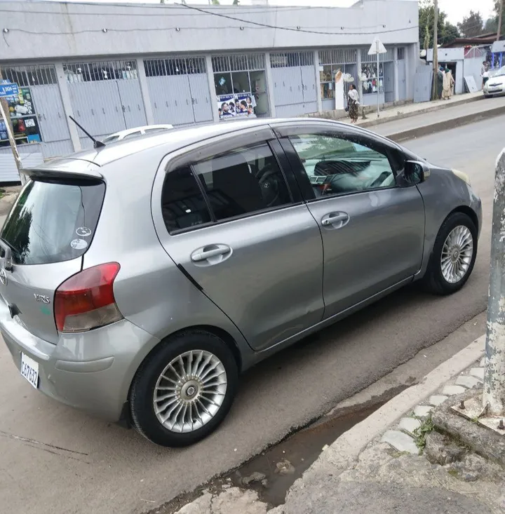 Toyota Yaris Compact 2010 – photo 3
