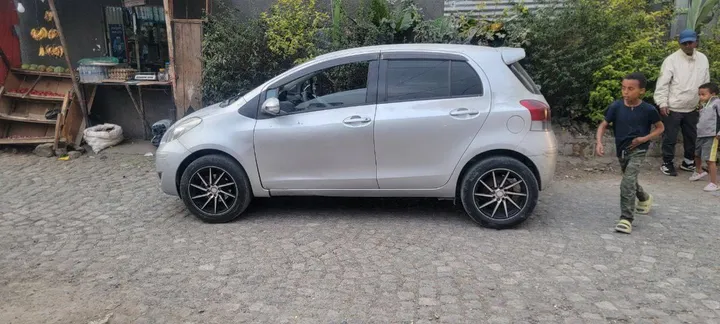 Toyota Yaris Compact 2009 Automatic – photo 5