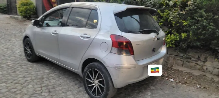 Toyota Yaris Compact 2009 Automatic – photo 4