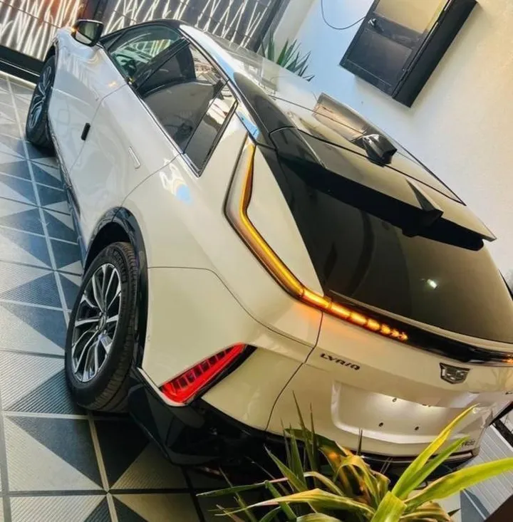 2024 Cadillac Lyriq 450E Electric SUV – photo 4
