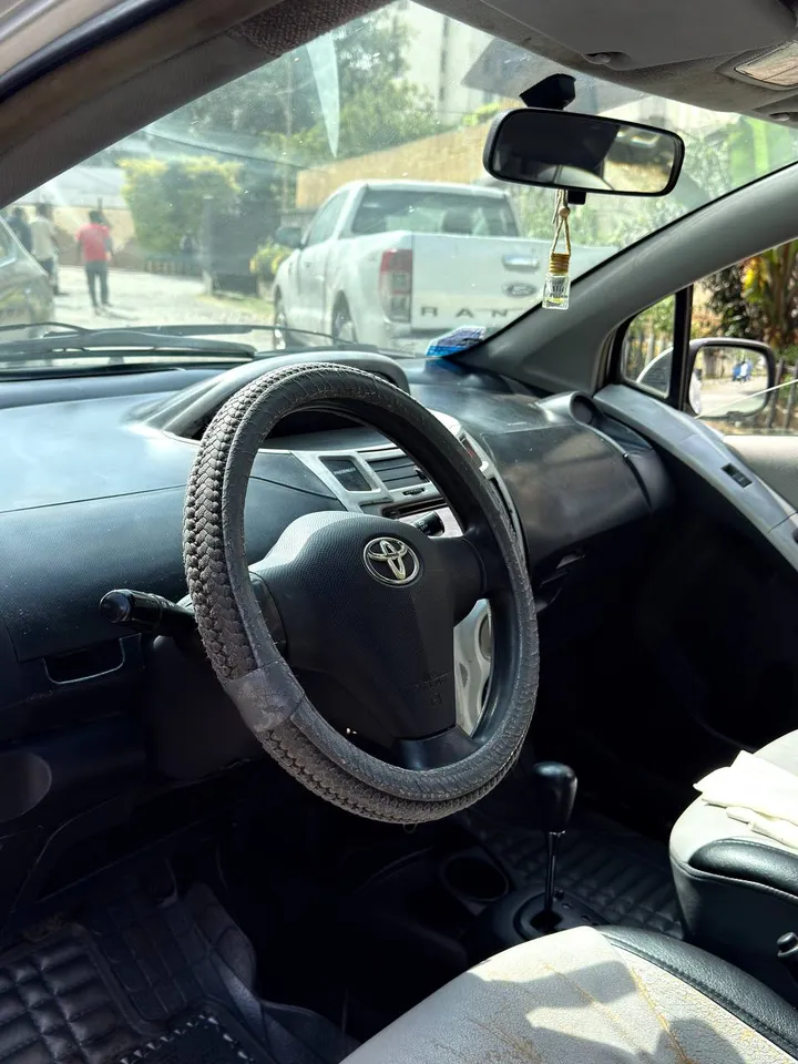 Toyota Yaris Compact 2009 – photo 7