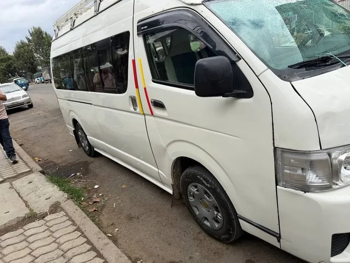 2013 Toyota Hiace Manual Van – photo 4