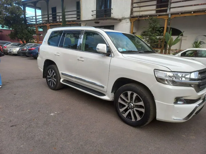 Toyota Land Cruiser V8 VXR – photo 4