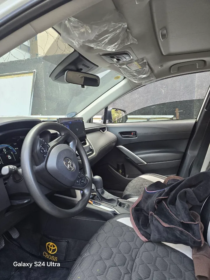 2023 Toyota Corolla Cross Hybrid – photo 3