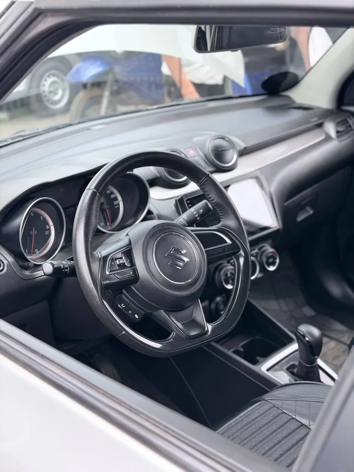 Suzuki Swift 2023 Automatic – photo 8