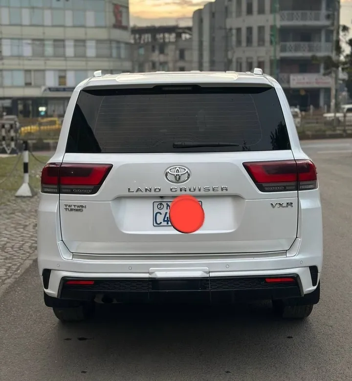 Toyota Land Cruiser VX-R 2023 – photo 3