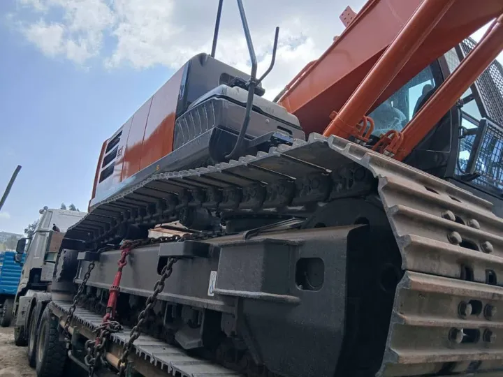 Hitachi Zaxis 220LC Excavator – photo 7