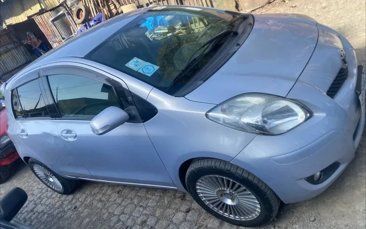 Toyota Yaris Compact 2010 Automatic – photo 4