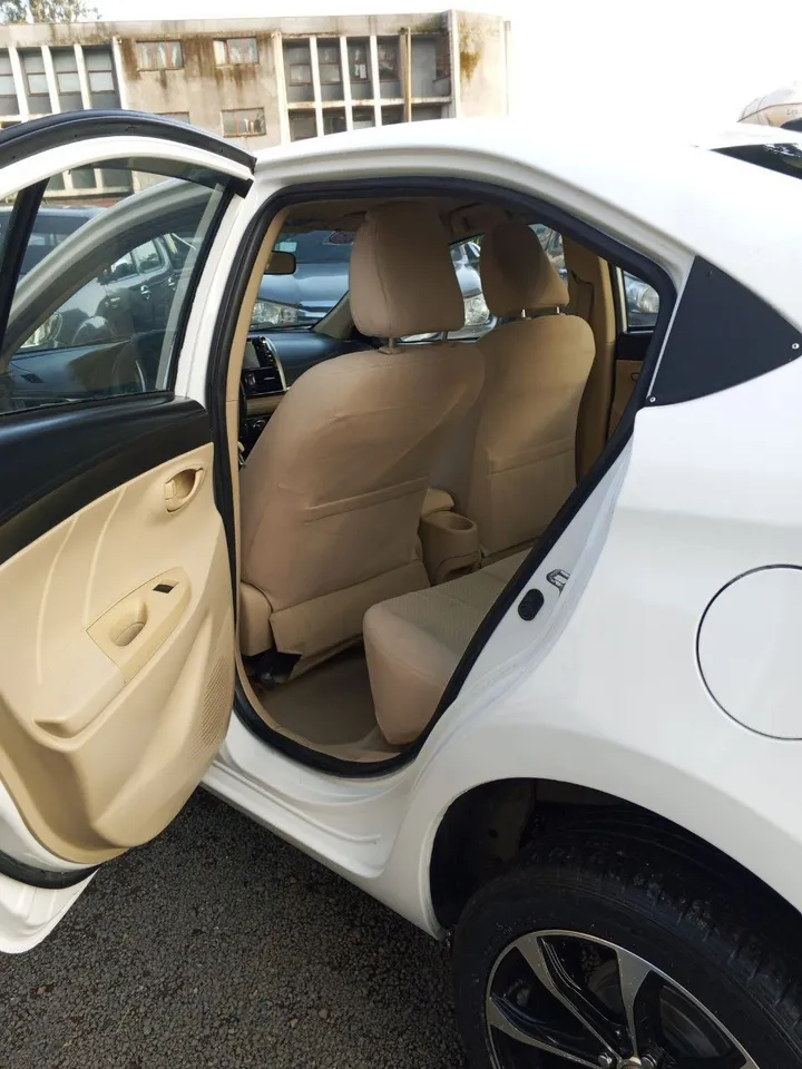 Toyota Yaris 2014 Automatic – photo 4