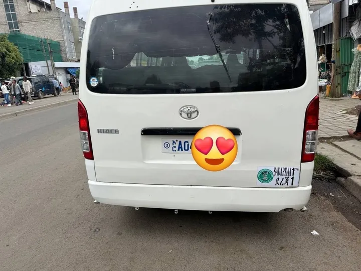 2013 Toyota Hiace Manual Van – photo 3