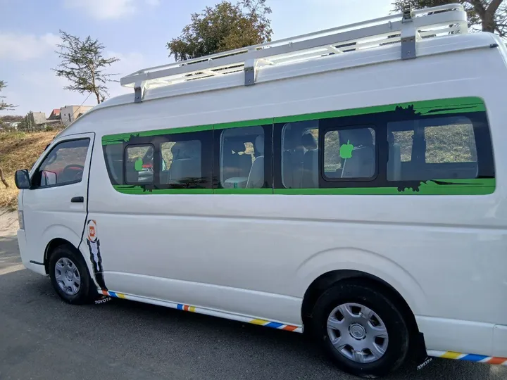 Toyota Hiace Van 2016 – photo 4