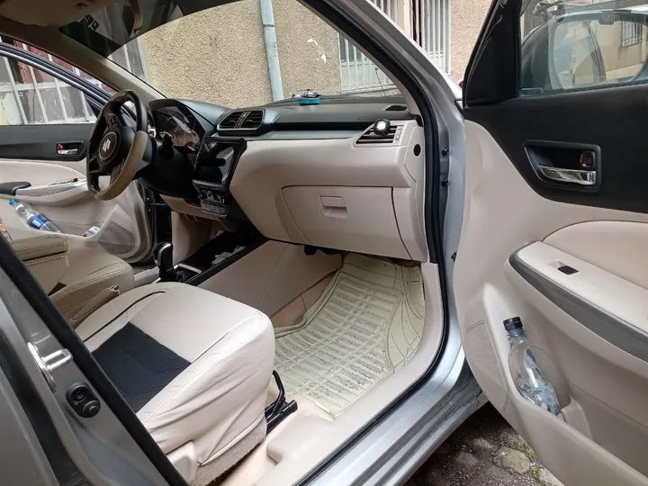 Suzuki Dzire 2022 Automatic – photo 5