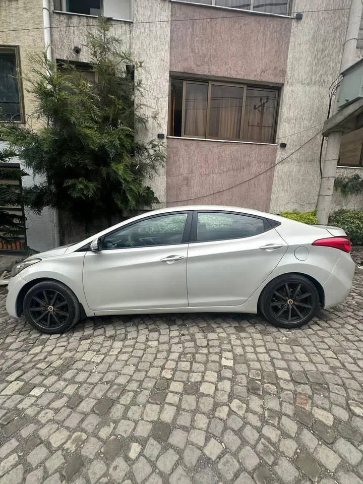 Hyundai Elantra 2013 Automatic – photo 3