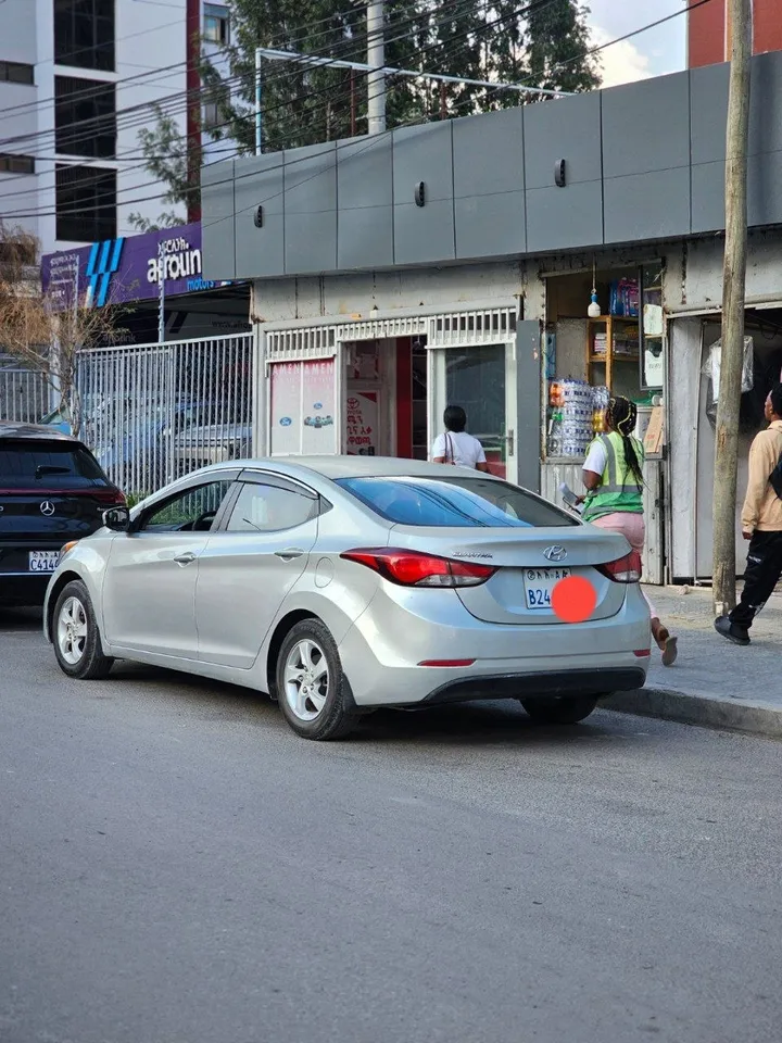 Hyundai Elantra 2015 1.6L Automatic – photo 5