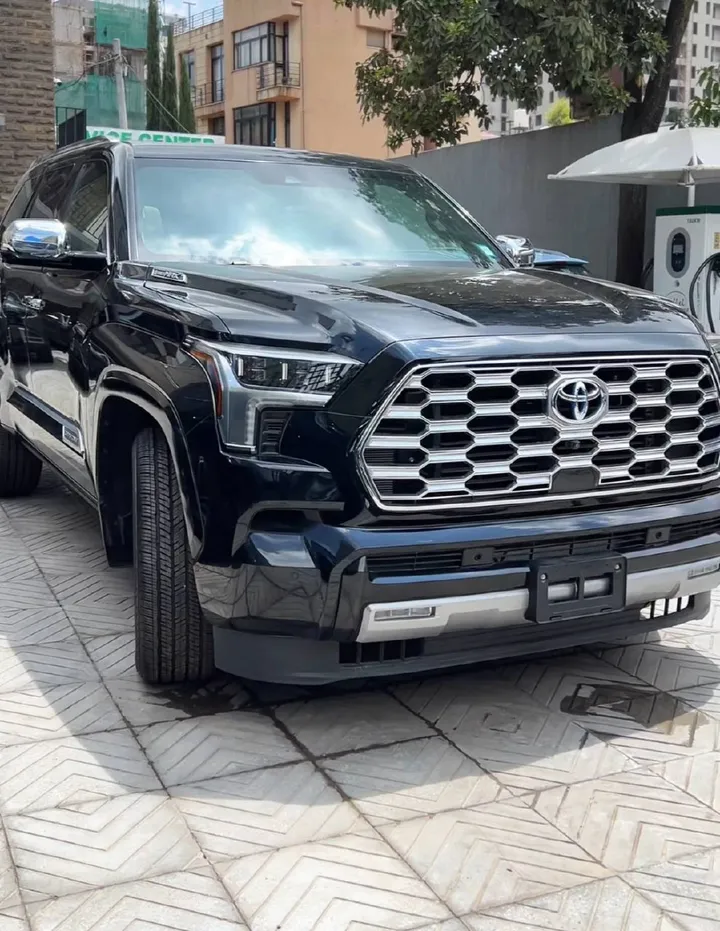 Toyota Sequoia Capstone 2025 Hybrid – photo 3