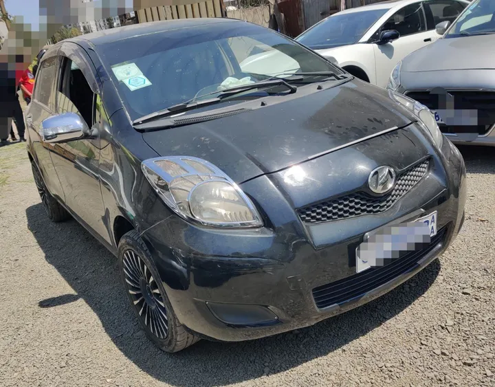 Toyota Yaris Compact 2010 – photo 4