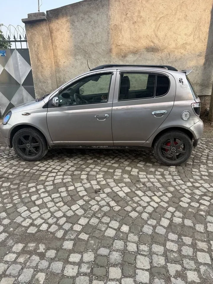 Toyota Vitz 2001 Automatic 1.0L – photo 3