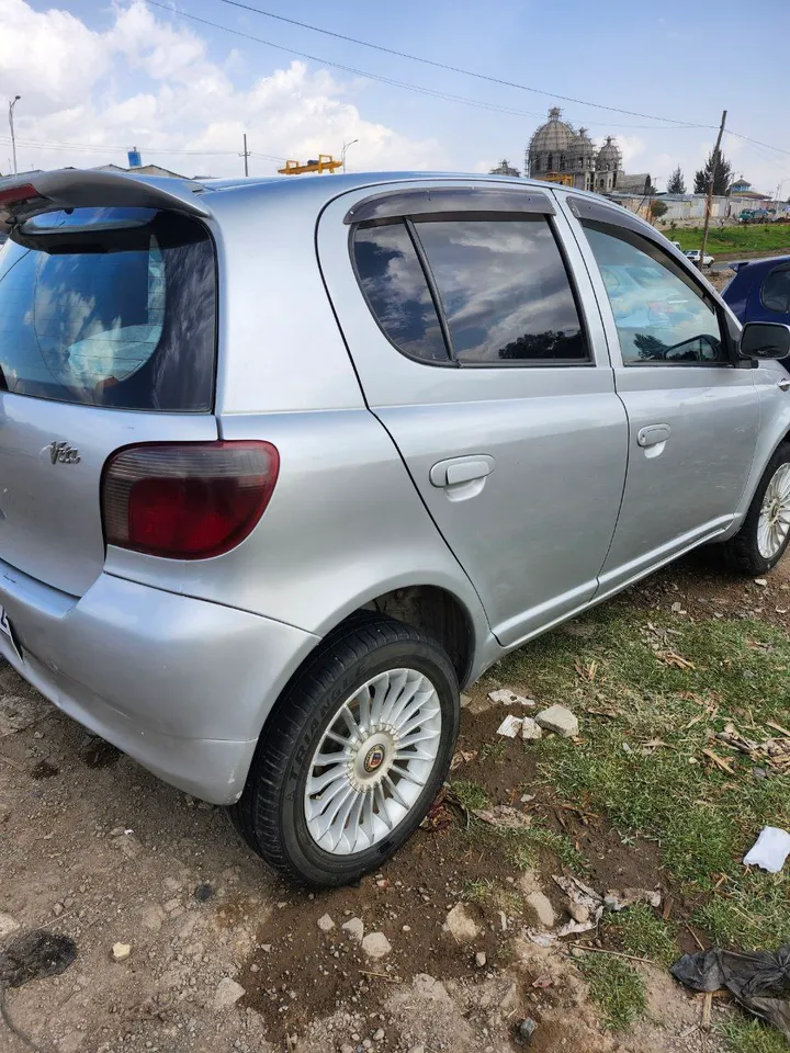 Toyota Vitz 2002 Automatic – photo 3