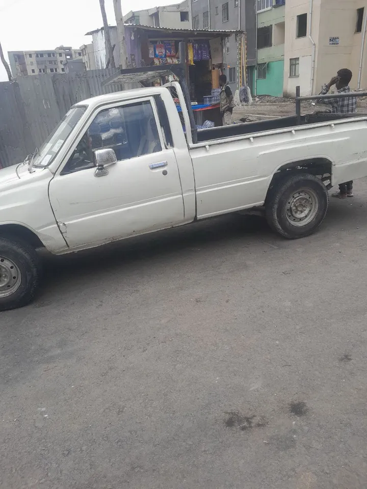 Pickup Truck 1984 4WD 1 Ton – photo 4