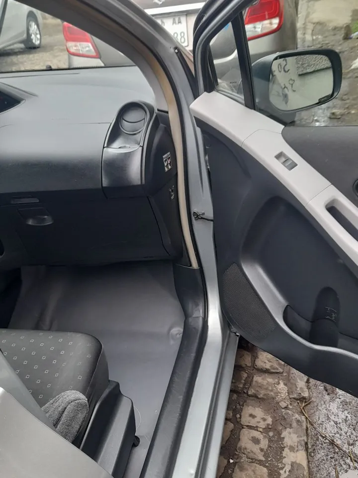 Toyota Yaris Compact 2007 – photo 4