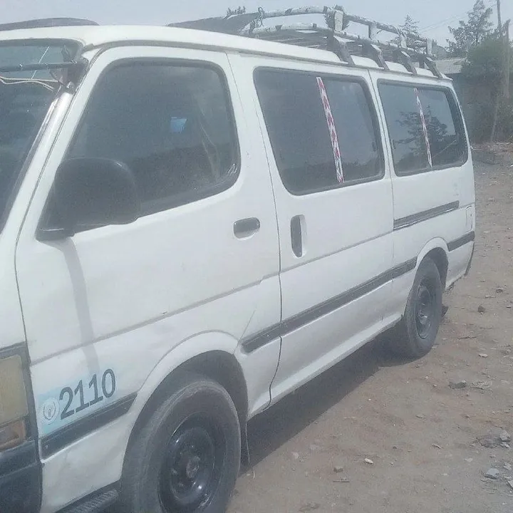 2004 Toyota Hiace 5L Van – photo 3