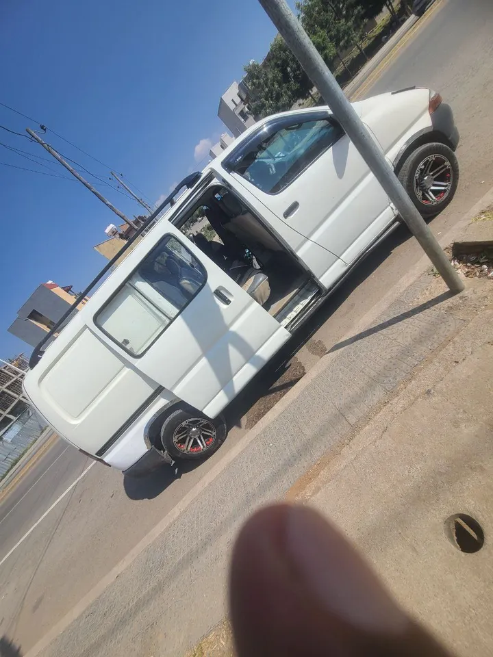 2005 Factory Manual Van – photo 5