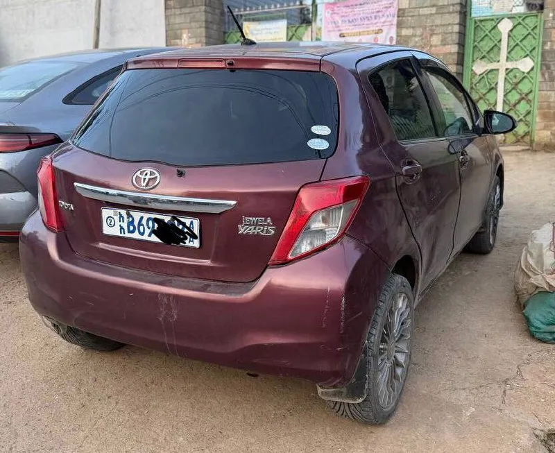 Toyota Yaris 2012 Automatic – photo 5