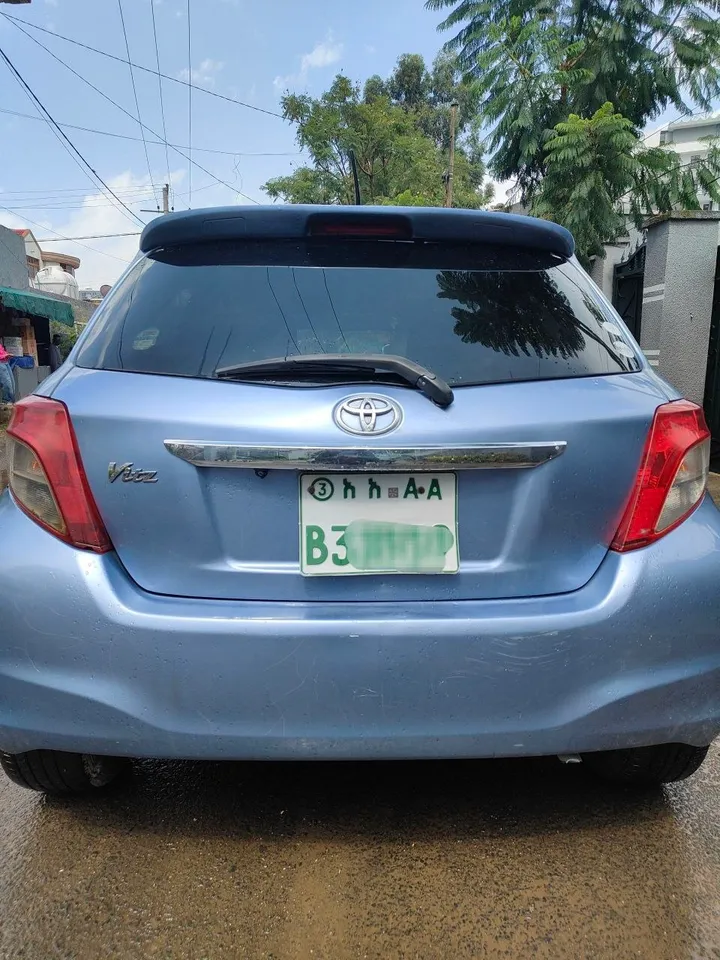 Toyota Yaris Compact 2012 – photo 5
