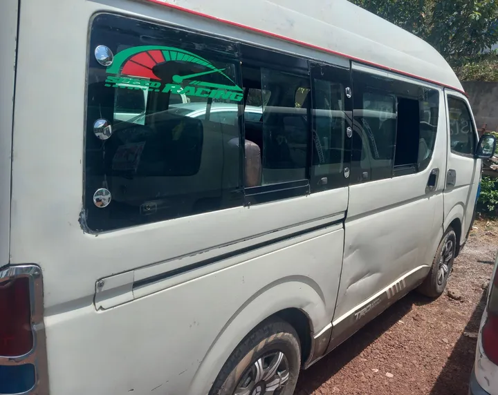 Toyota Hiace Van 2008 Model – photo 4