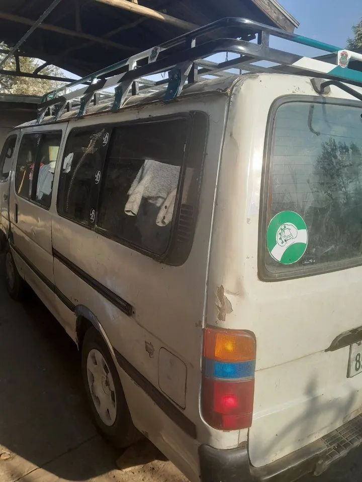 Toyota White Van 2004 – photo 7