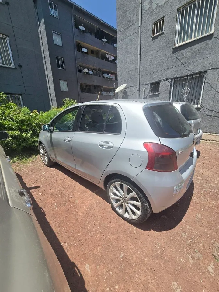 Toyota Compact Yaris 2008 Automatic – photo 3